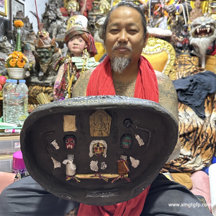 泰国佛牌 阿赞湾猜 白色虎头鲁士 (4).jpg