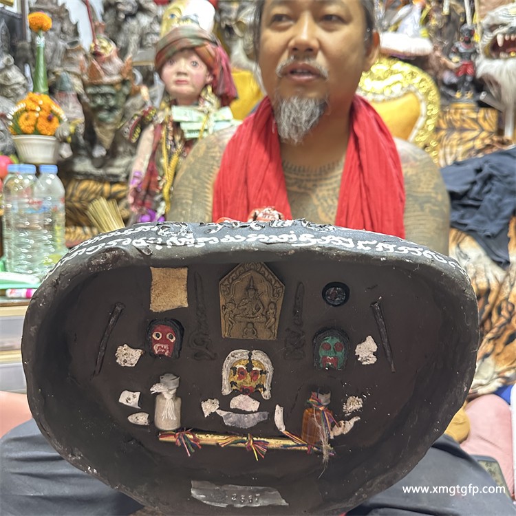 泰国佛牌 阿赞湾猜 红色虎头鲁士 (4).jpg