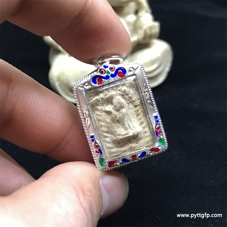 龙婆贵 佛历2515年招财女神 纯银外壳 泰国佛牌 龙婆贵 佛历2515年招财女神 纯银外壳 泰国佛牌 6.JPG