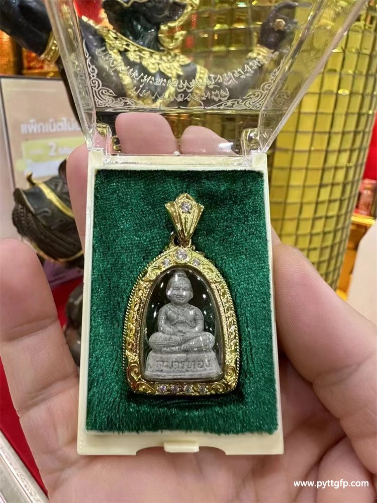 龙婆判 2546年一期天童古曼 龙婆判 2546年一期天童古曼 正面.jpg