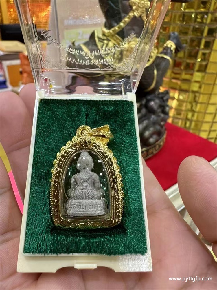 龙婆判 2546年一期天童古曼 龙婆判 2546年一期天童古曼 背面.jpg