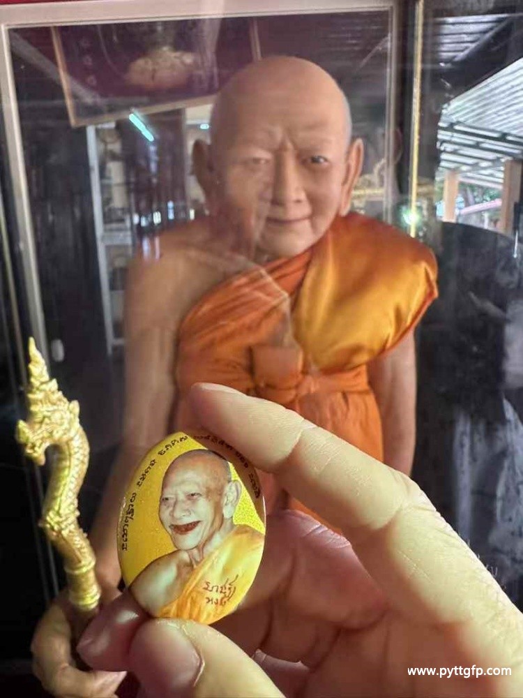 泰国佛牌 龙婆洪 2555 大摸自身像 泰国佛牌 龙婆洪 2555 大摸自身像 (3).jpg