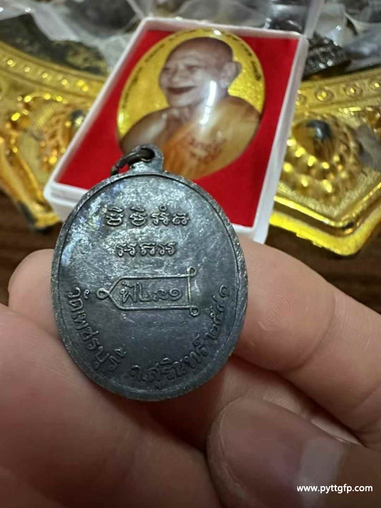 1786275276162362.jpg 泰国佛牌 龙婆洪 2541 一期自身像 (3).jpg