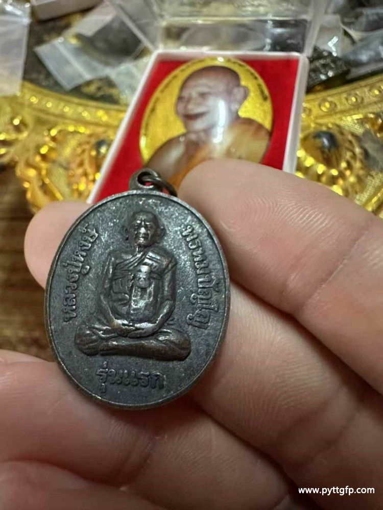 龙婆洪 2541 一期大地女神自身像 (2).jpg