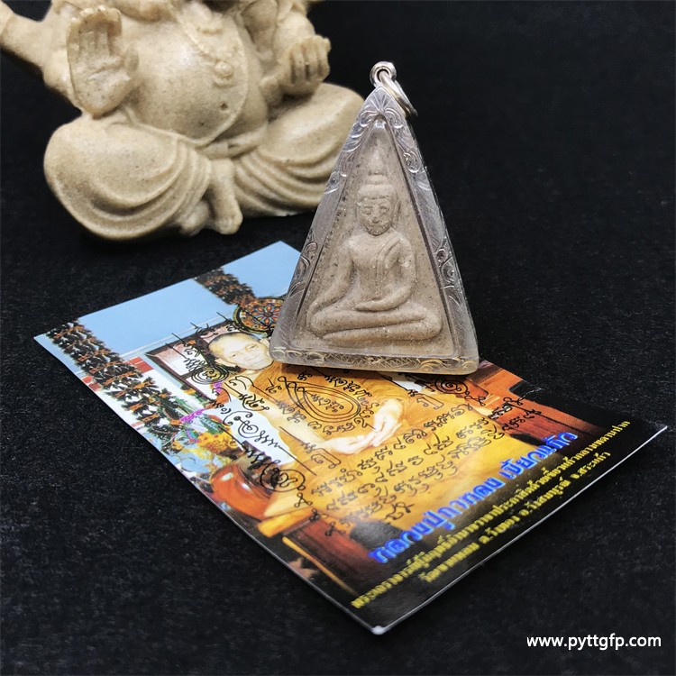 宝牙神僧—龙婆卡隆 2551年 老牌 南帕亚女王佛 佛牌 宝牙神僧—龙婆卡隆 2551年 老牌 南帕亚女王佛 佛牌 3.JPG