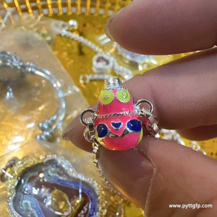 泰国佛牌 龙婆乐 纯银财富葫芦 泰国佛牌 龙婆乐 纯银财富葫芦 (2).jpg