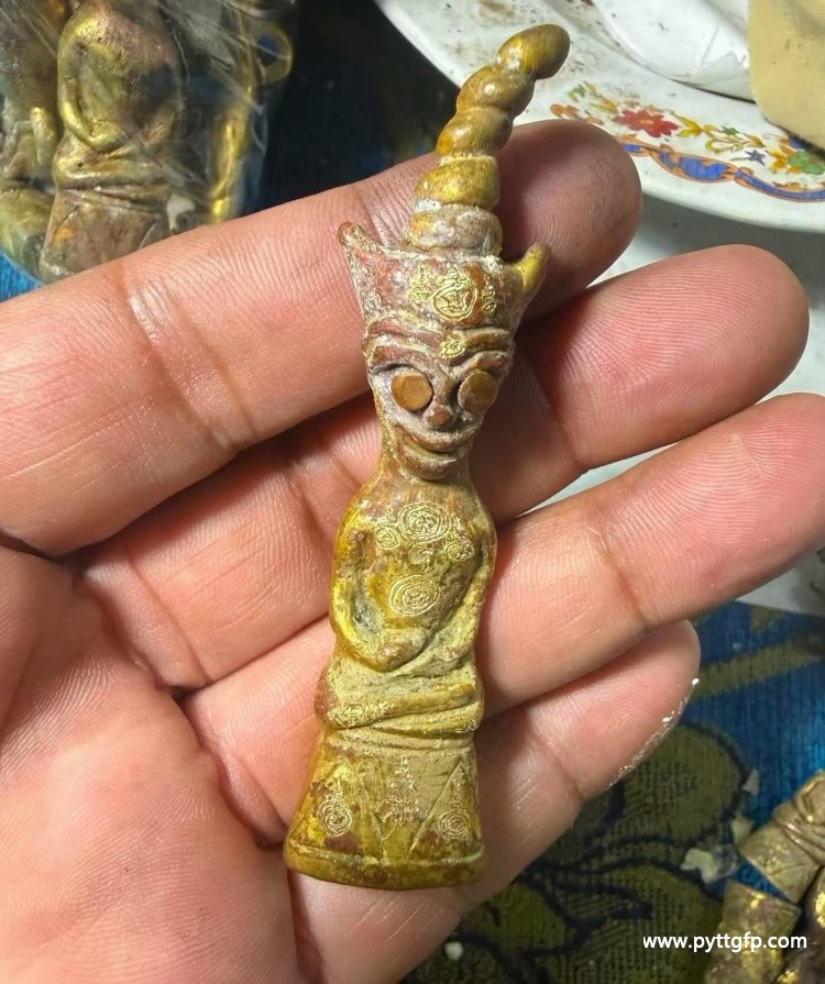 泰国佛牌 阿赞奥 圣水拍婴 (4).jpg