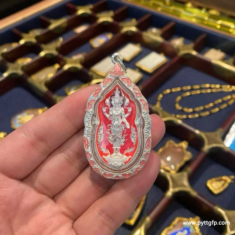 泰国佛牌 龙婆 Gee 五面爱神 泰国佛牌 龙婆 Gee 五面爱神 (2).jpg
